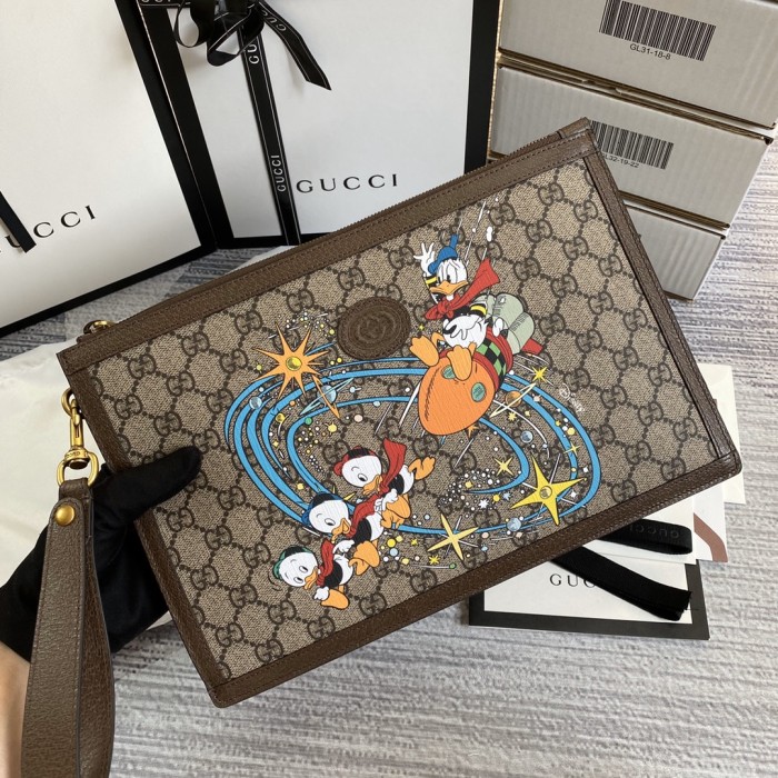  Gucci x Disney Pouch with Interlocking G(30.5*21*1.5cm)-082