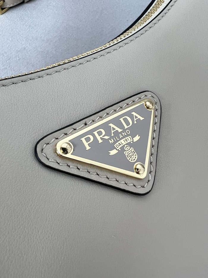 Prada Arqué Leather Shoulder Bag(22*18*6cm)-089