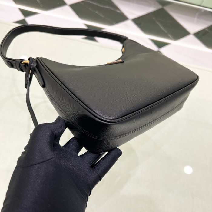 Prada Re-Edition Saffiano Leather Mini-Bag(22*18*6cm)-088