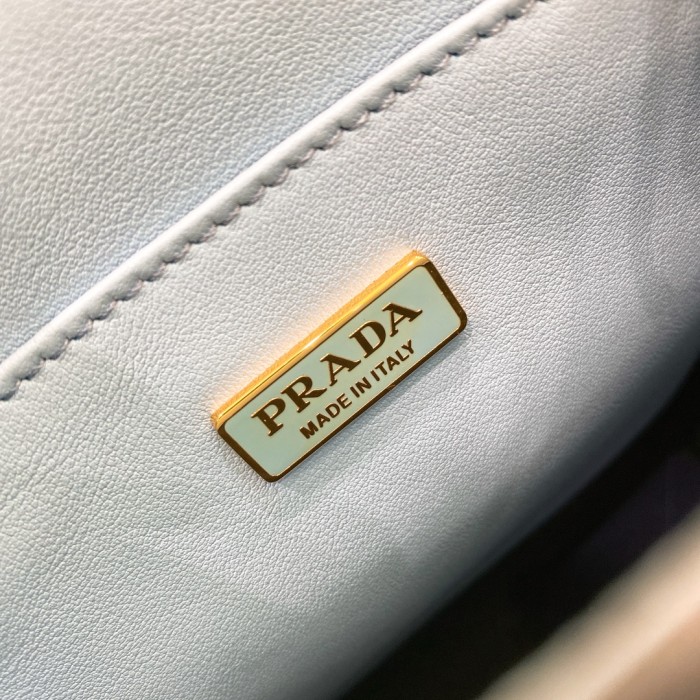 Small Prada Saffiano Leather Tote(19*17*6cm)-088