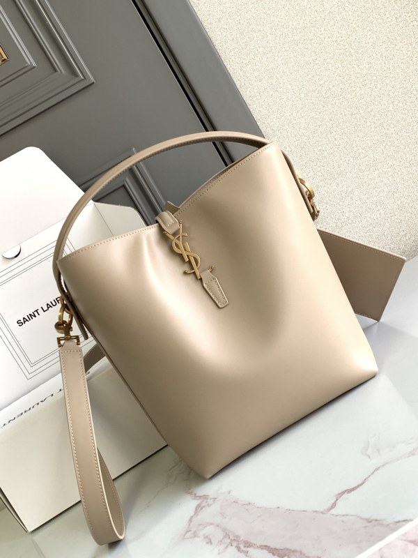 LE 37 in Shiny Leather(20*25*16cm)-058