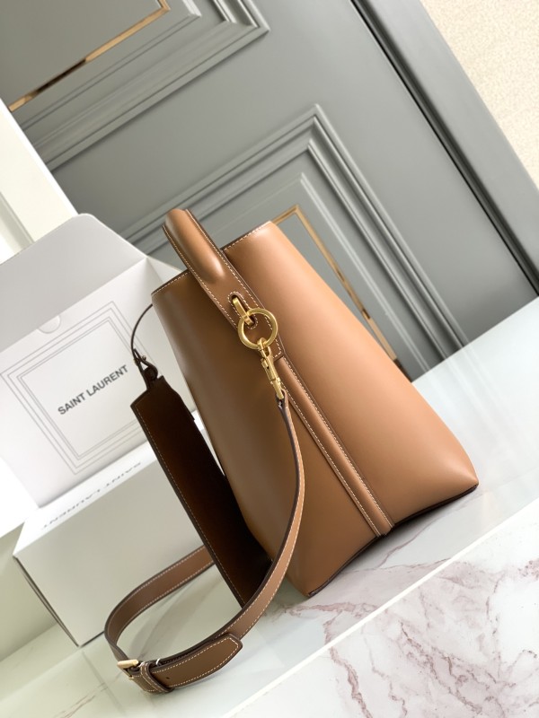 LE 37 in Shiny Leather(20*25*16cm)-058
