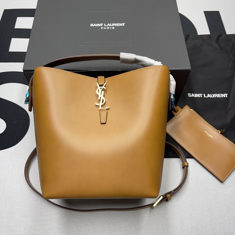 LE 37 in Shiny Leather(20*25*16cm)-058