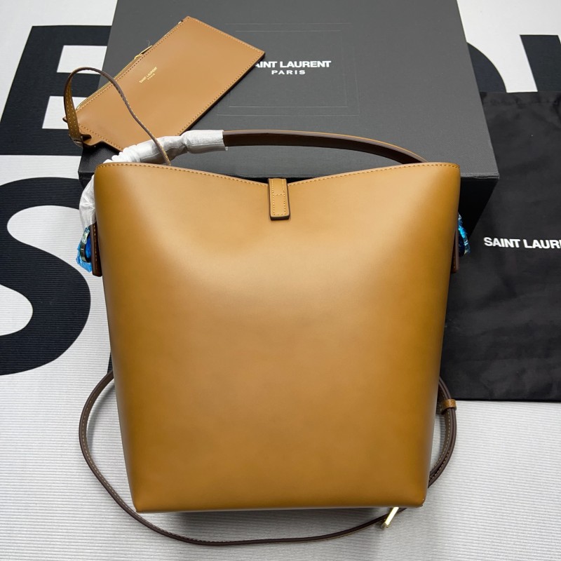 LE 37 in Shiny Leather(20*25*16cm)-058