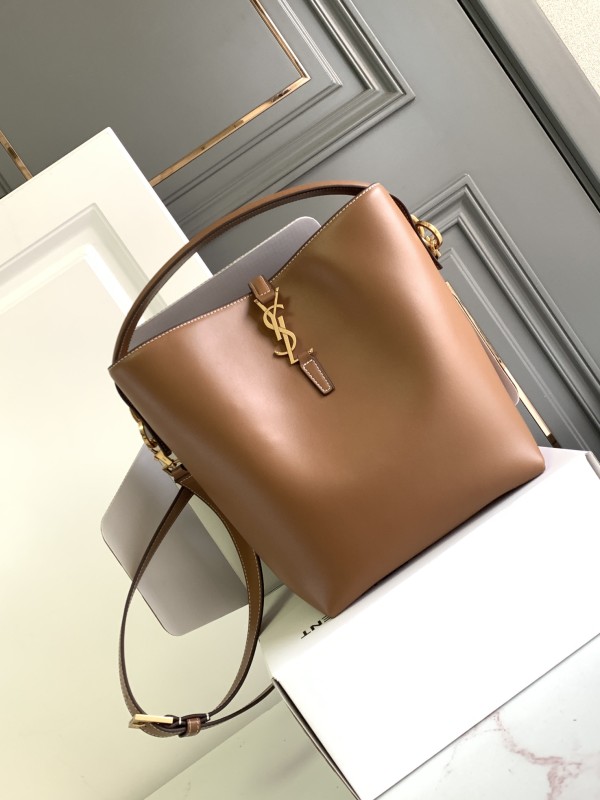 LE 37 in Shiny Leather(20*25*16cm)-058