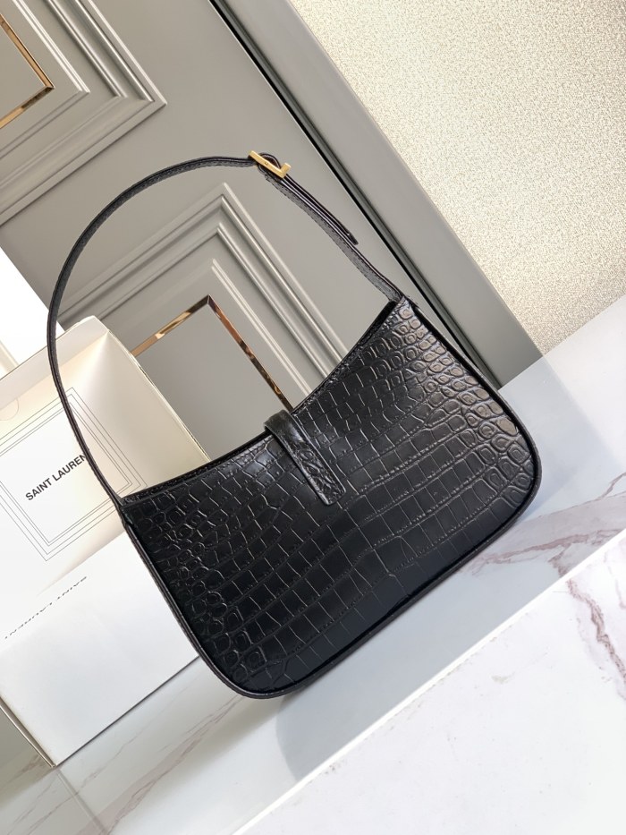 LE 5 À 7 in Crocodile-Embossed Shiny Leather(23*16*6.5cm)-006