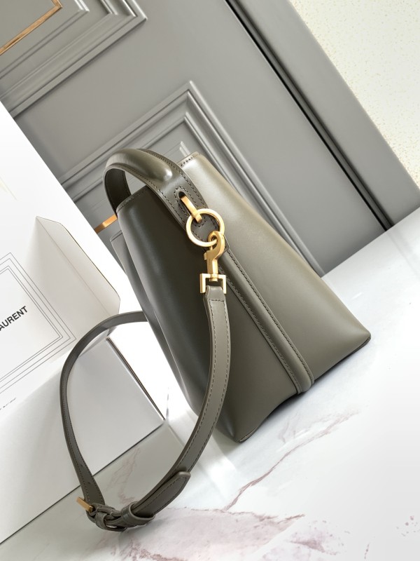 LE 37 Small in Shiny Leather(17*20*13cm)-057