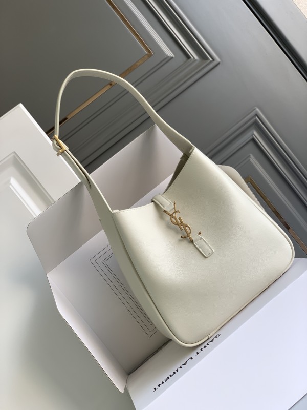 LE 5 À 7 Supple Small in Grained Leather(23*22*8.5cm)-057