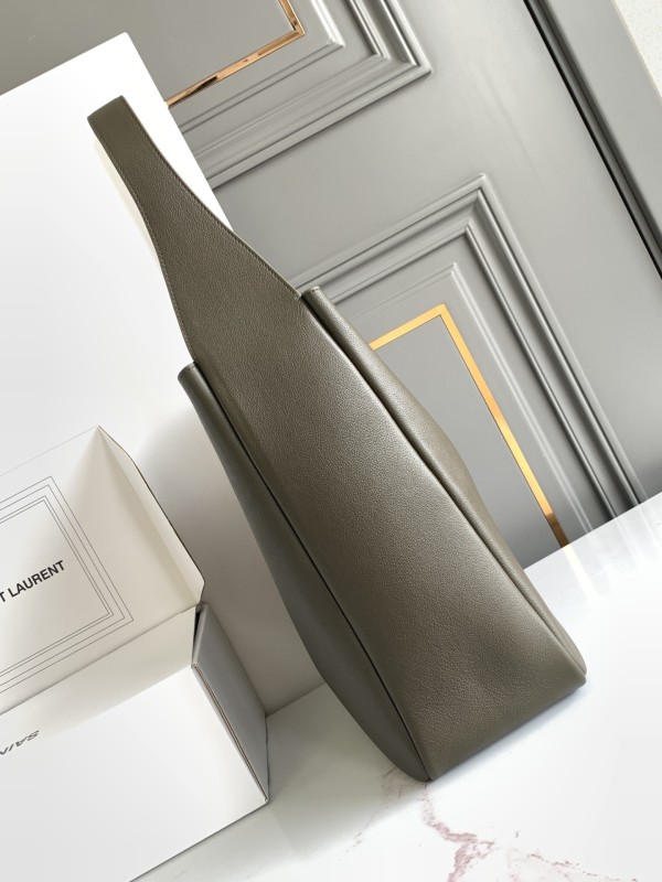 LE 5 À 7 Supple Large in Grained Leather(30*31*13cm)-058