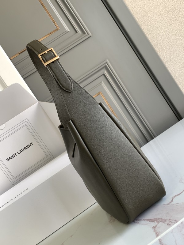 LE 5 À 7 Supple Small in Grained Leather(23*22*8.5cm)-057