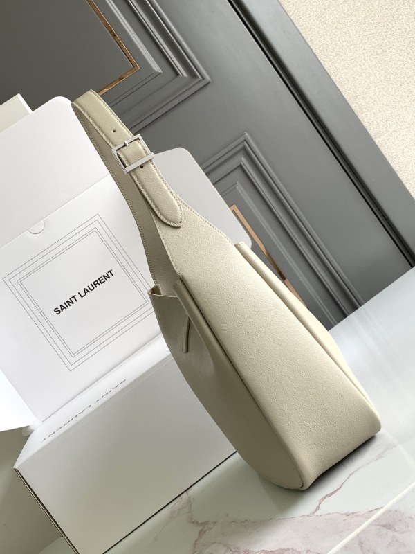 LE 5 À 7 Supple Small in Grained Leather(23*22*8.5cm)-057