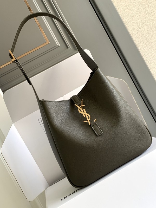 LE 5 À 7 Supple Small in Grained Leather(23*22*8.5cm)-057