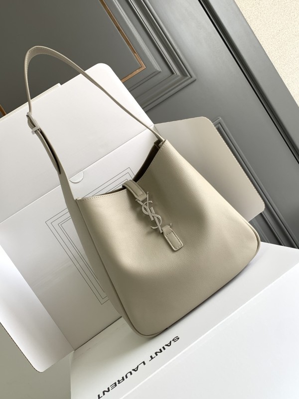 LE 5 À 7 Supple Small in Grained Leather(23*22*8.5cm)-057