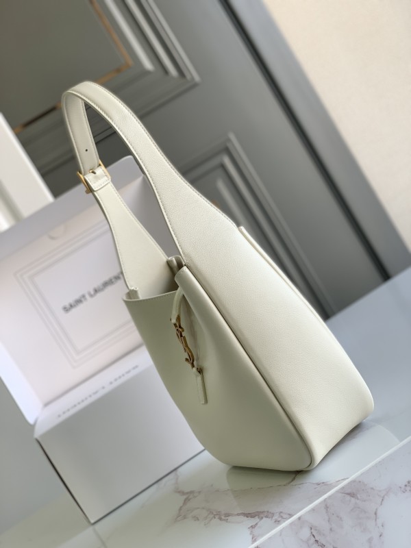 LE 5 À 7 Supple Small in Grained Leather(23*22*8.5cm)-057