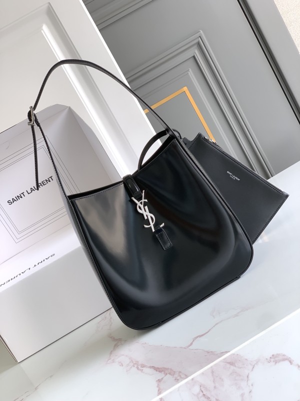 LE 5 À 7 Supple Small in Smooth Leather(23*22*8.5cm)-057