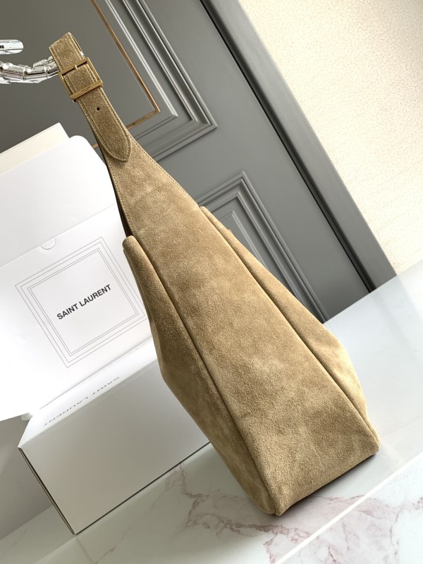 LE 5 À 7 Supple Large in Suede(30*31*13cm)-058