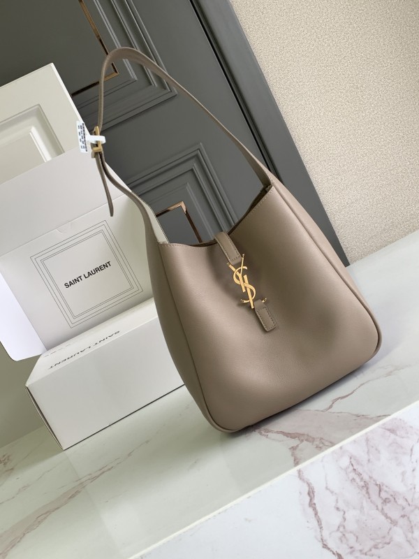 LE 5 À 7 Supple Small in Grained Leather(23*22*8.5cm)-057