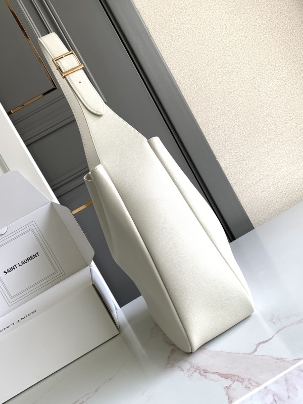 LE 5 À 7 Supple Large in Grained Leather(30*31*13cm)-058