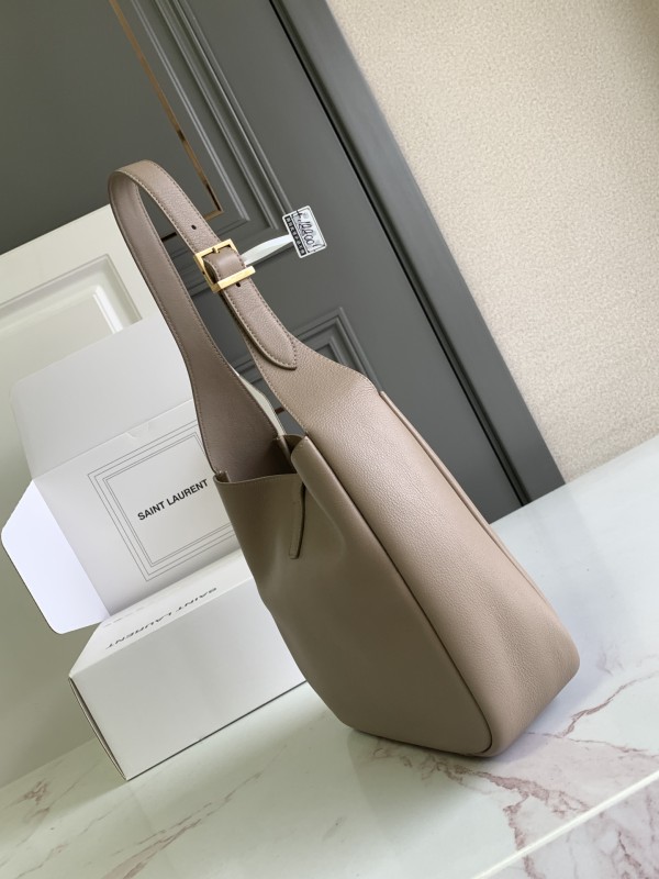 LE 5 À 7 Supple Small in Grained Leather(23*22*8.5cm)-057