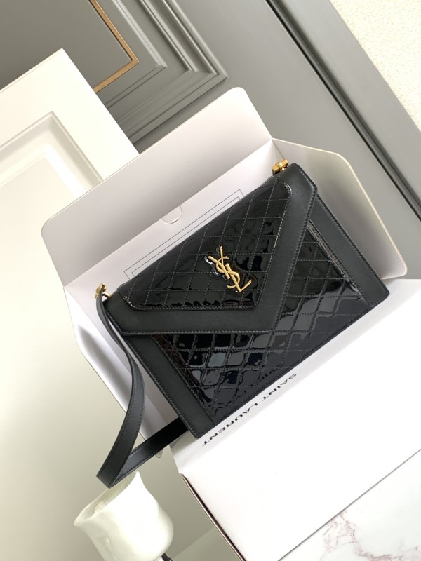 Gaby Envelope Wallet in Patent Leather(26*18*5cm)-008