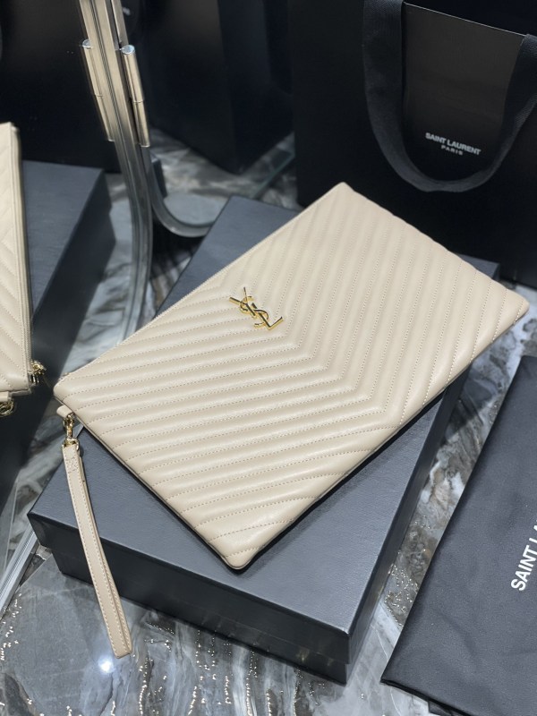 CASSANDRE MATELASSÉ Tablet Pouch in Leather(36*24.5*2.5cm)-084