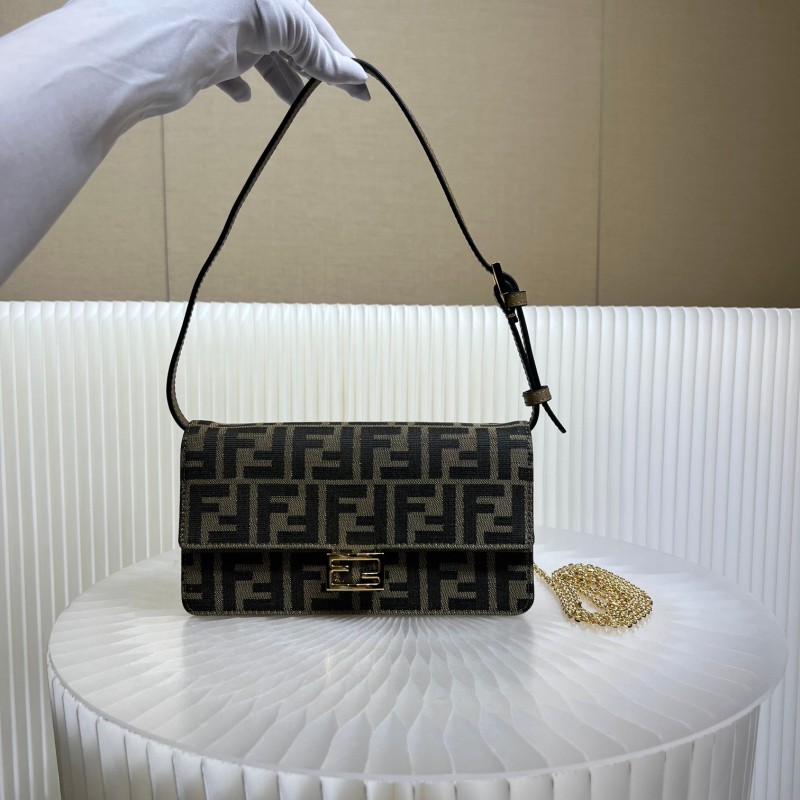 Wallet On Chain Baguette(21*11.5*5cm)-085