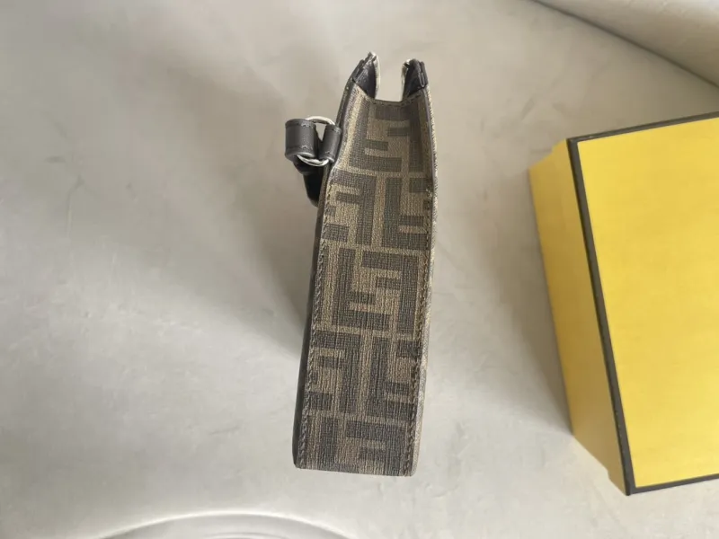 Leather Fendi Roma Flat Pouch(27*18.5*5cm)-084
