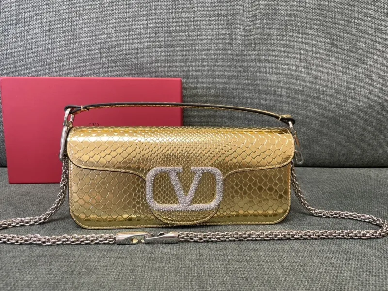 Valentino Garavani Locò Shoulder Bag(27*13*6cm)-008