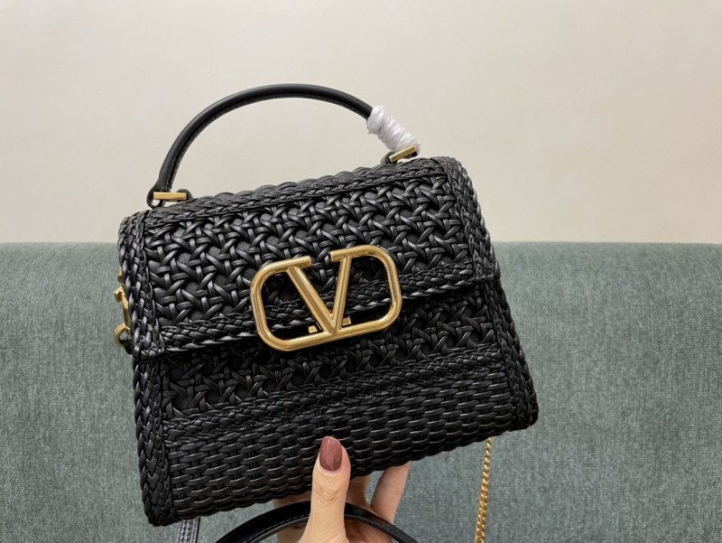 Small Valentino Garavani Vsling Hand-Knitted Handbag(22*17*9cm)-009