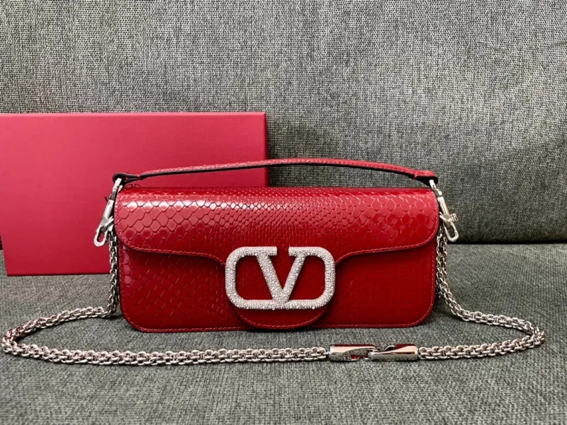 Valentino Garavani Locò Shoulder Bag(27*13*6cm)-008