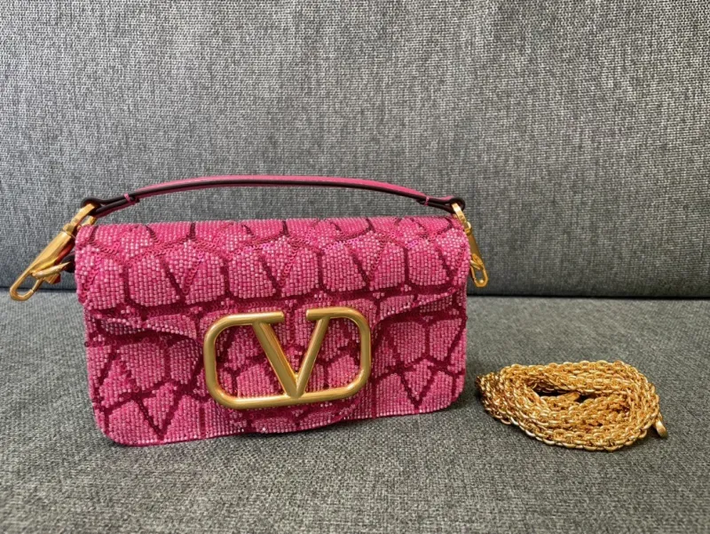 Valentino Garavani Locò Small Shoulder Bag(20*11*5cm)-057