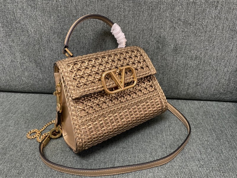 Small Valentino Garavani Vsling Hand-Knitted Handbag(22*17*9cm)-009