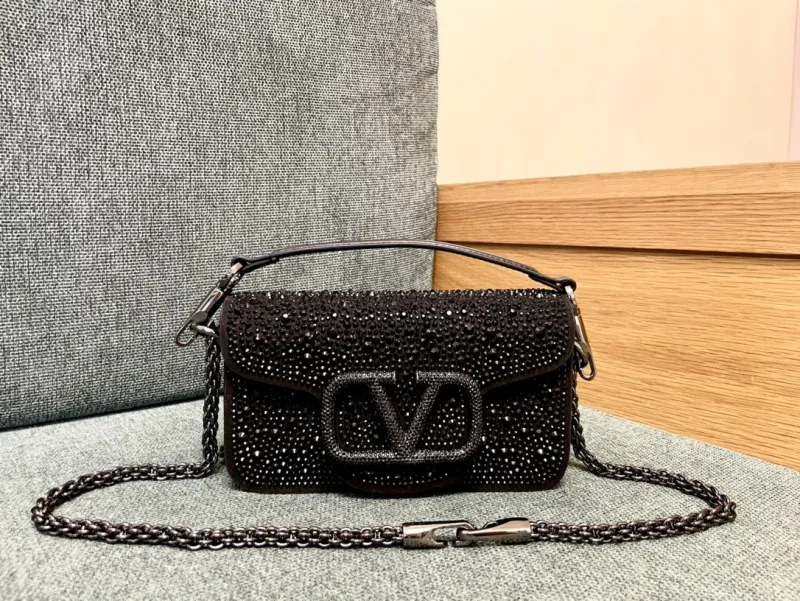  Small Valentino Garavani Locò Shoulder Bag with Rhinestones(20*11*5cm)-008