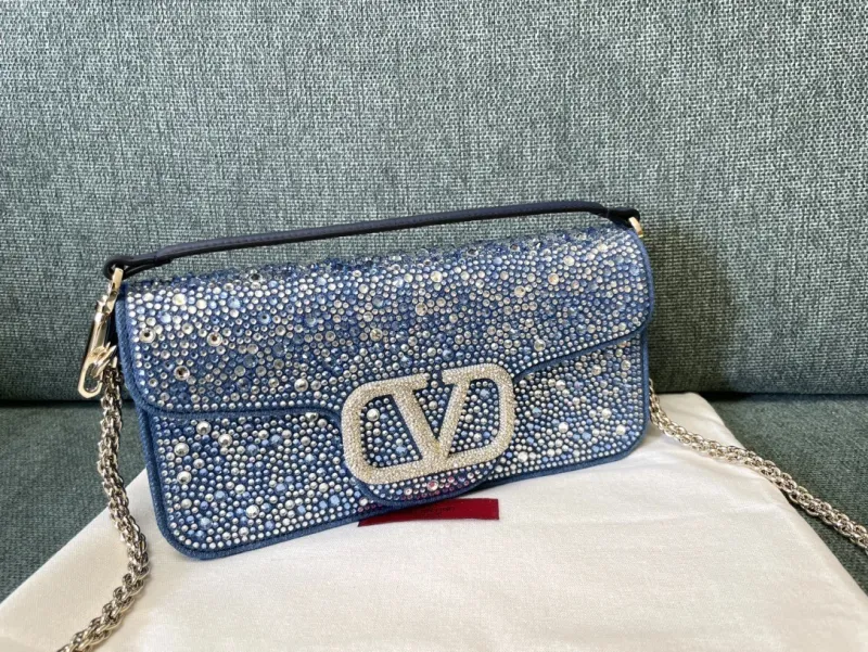 Valentino Garavani Locò Shoulder Bag with Rhinestones(27*13*6cm)-058