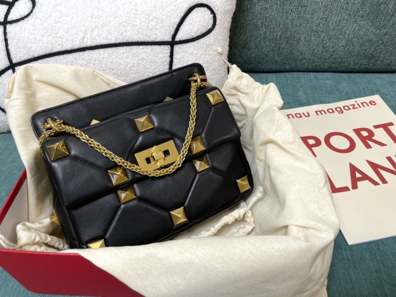 Valentino Garavani Roman Stud Medium Shoulder Bag in Nappa Leather(25*16*10cm)-087