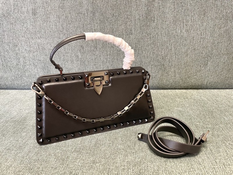 Medium Rockstud Calfskin Handbag(28*14*8cm)-009