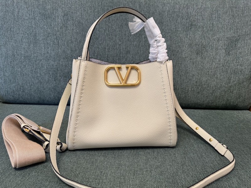 Valentino Garavani Alltime Medium Handbag in Grainy Calfskin(26*21*17cm)-087