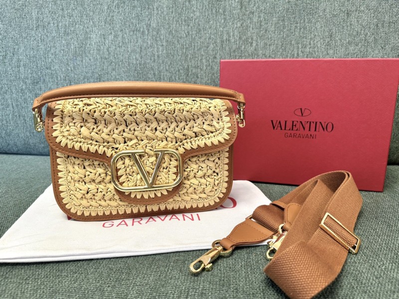 Valentino Garavani Alltime Raffia and Calfskin Shoulder Bag(23.5*18*8cm)-029