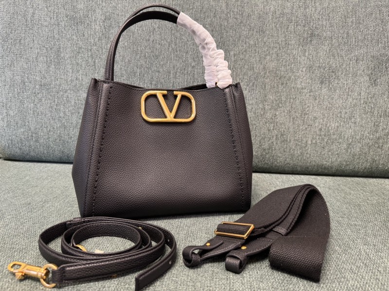 Valentino Garavani Alltime Medium Handbag in Grainy Calfskin(26*21*17cm)-087