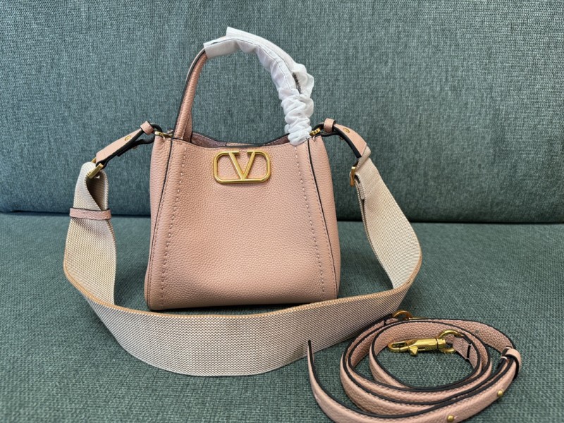 Valentino Garavani Alltime Small Handbag in Grainy Calfskin(19*17*14cm)-057