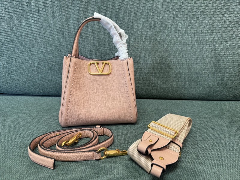 Valentino Garavani Alltime Small Handbag in Grainy Calfskin(19*17*14cm)-057