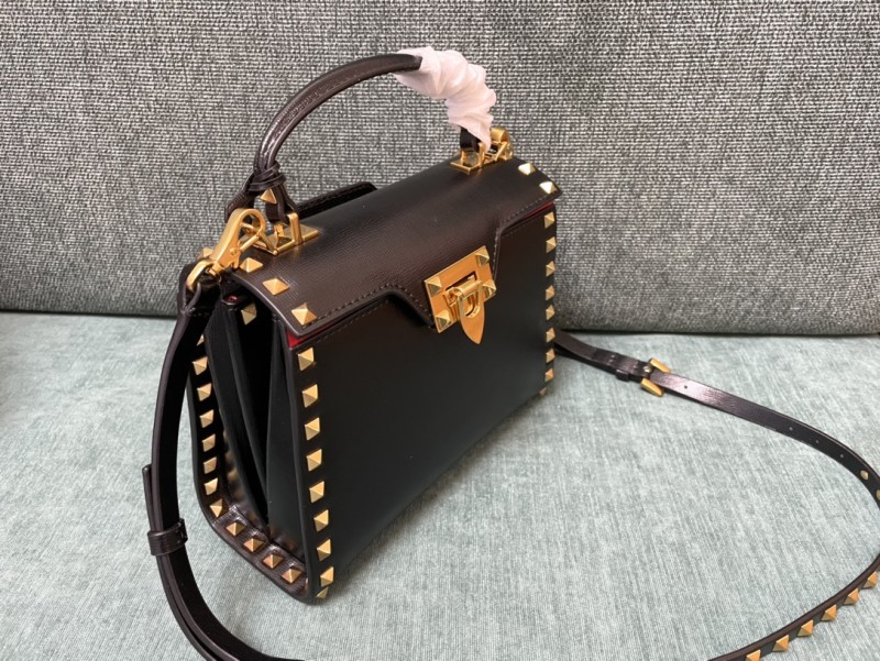 Valentino Garavani Rockstud Alcove Small Handbag in Grainy Calfskin(22*17*9cm)-008