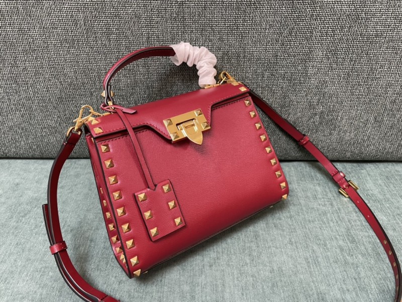 Valentino Garavani Rockstud Alcove Small Handbag in Grainy Calfskin(22*17*9cm)-057