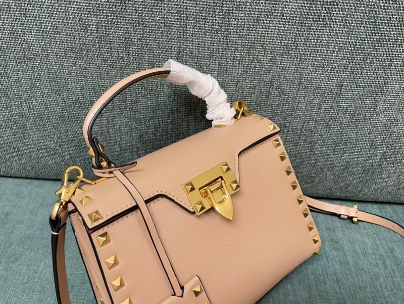 Valentino Garavani Rockstud Alcove Small Handbag in Grainy Calfskin(22*17*9cm)-057