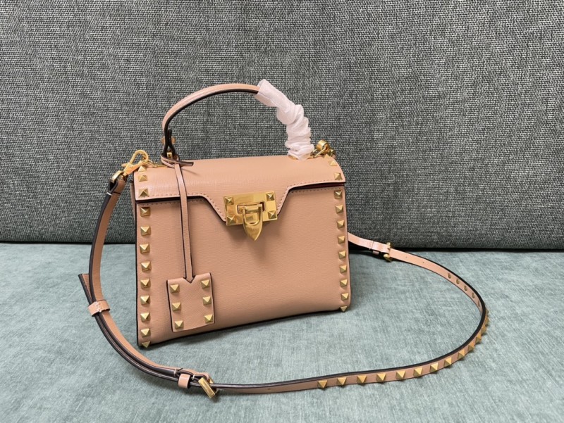 Valentino Garavani Rockstud Alcove Small Handbag in Grainy Calfskin(22*17*9cm)-057