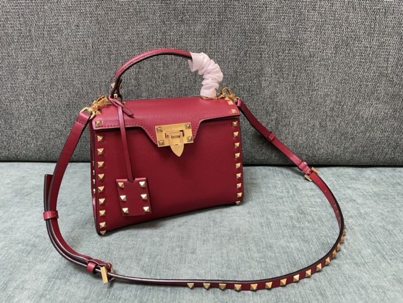 Valentino Garavani Rockstud Alcove Small Handbag in Grainy Calfskin(22*17*9cm)-057
