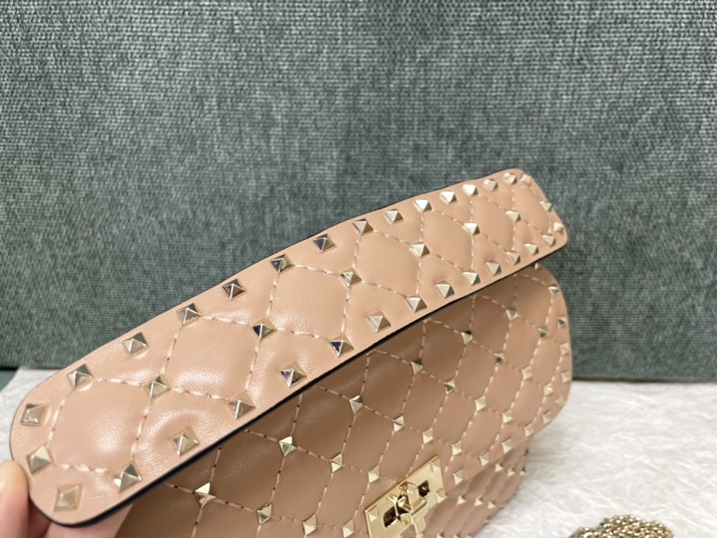 Medium Nappa Rockstud Spike Bag(23*16*6.5cm)-057