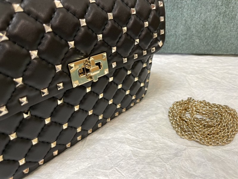 Medium Nappa Rockstud Spike Bag(23*16*6.5cm)-057