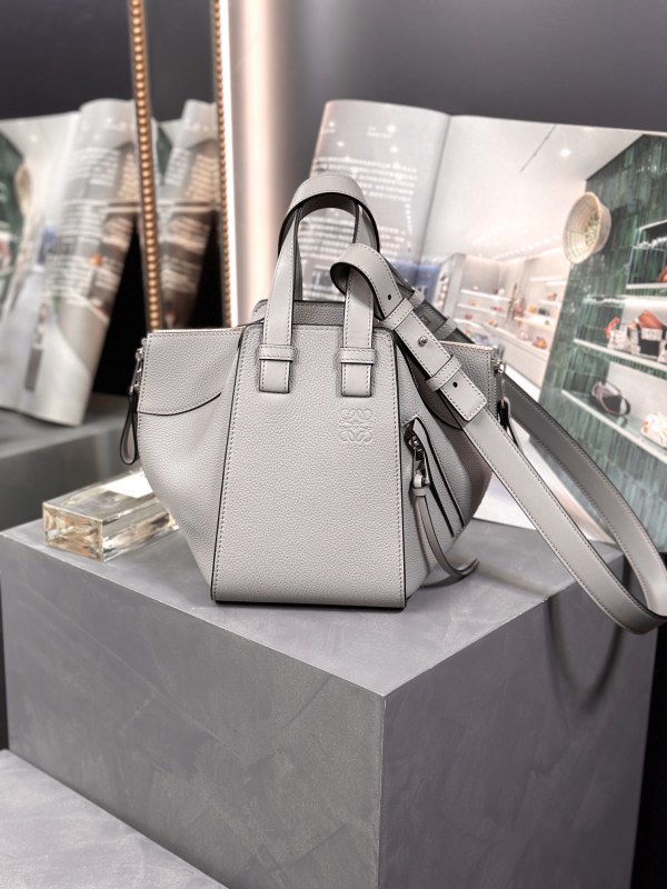 Compact Hammock bag in Soft Grained Calfskin(20.8*19.5*14.4cm)-007