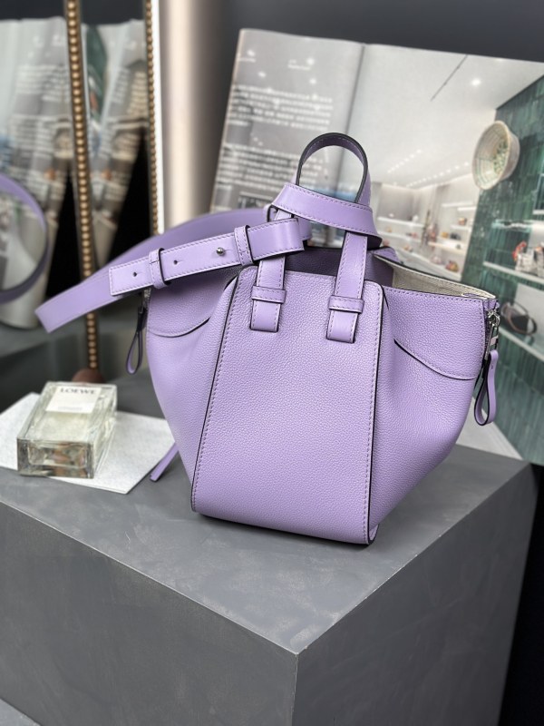 Compact Hammock bag in Soft Grained Calfskin(20.8*19.5*14.4cm)-007